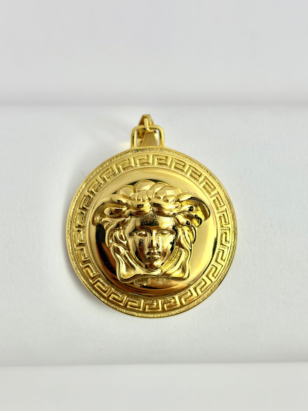 Dije Versace